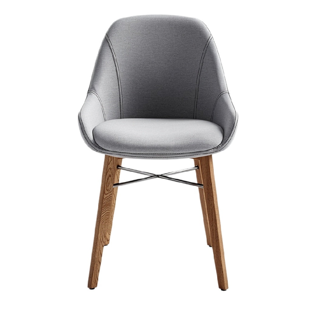 Eenvoudige moderne stoel met zachte grijze bekleding